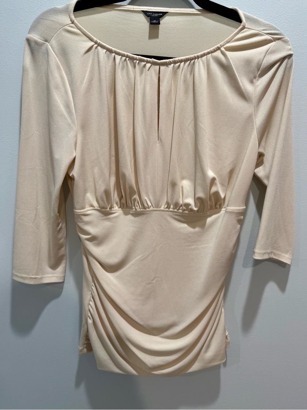 Ann Taylor Cream Ruched 3/4 Sleeve Blouse Top Medium